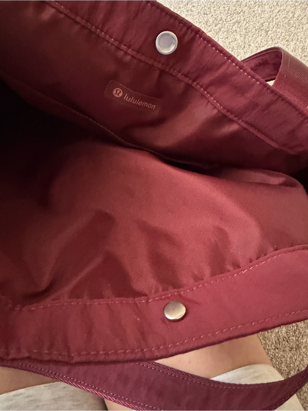 Lululemon Daily Multi-Pocket Tote Bag 20L in Burgundy Bay - Picture 12 of 15